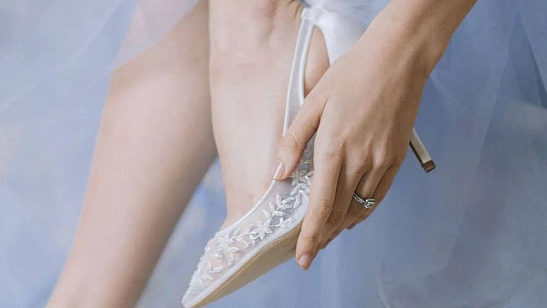 Delicate Lace Shoes To Pair With Your Wedding Dress