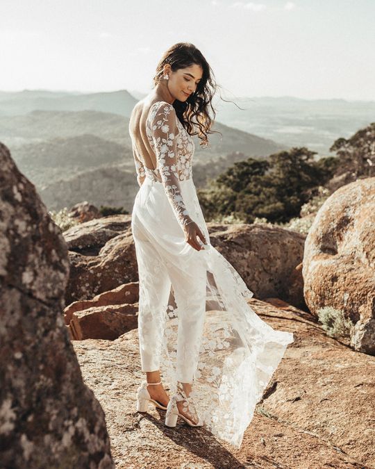 Bella Belle real bride Mery wore Fabiola block heel wedding shoes for her elopement.