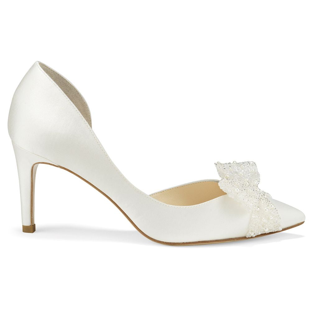 Bella_Belle_2024_wedding_shoe_trends_retrowedding_shoes_dorothy