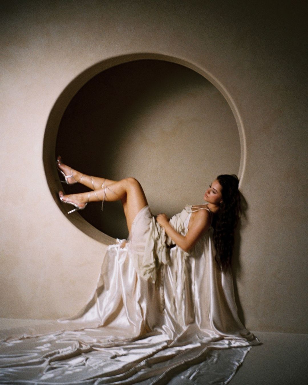 Singer Jessica Baio wears custom Bella Belle