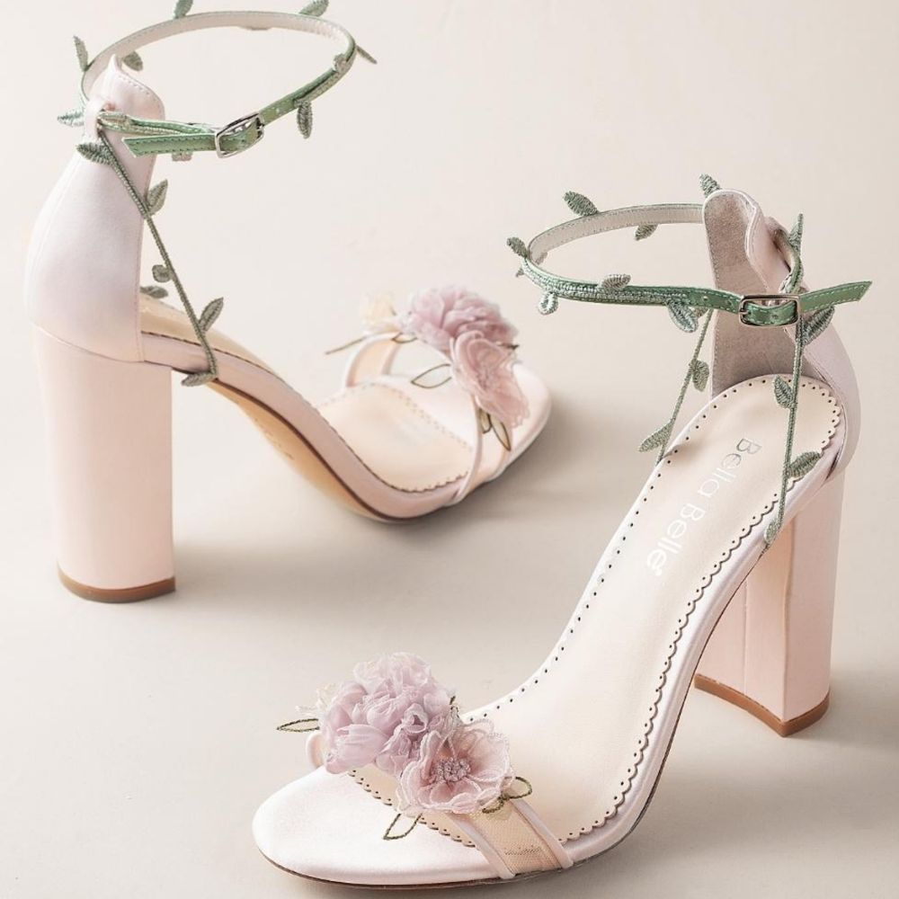 Watercolor stiletto heel with flowers 22917703 PNG