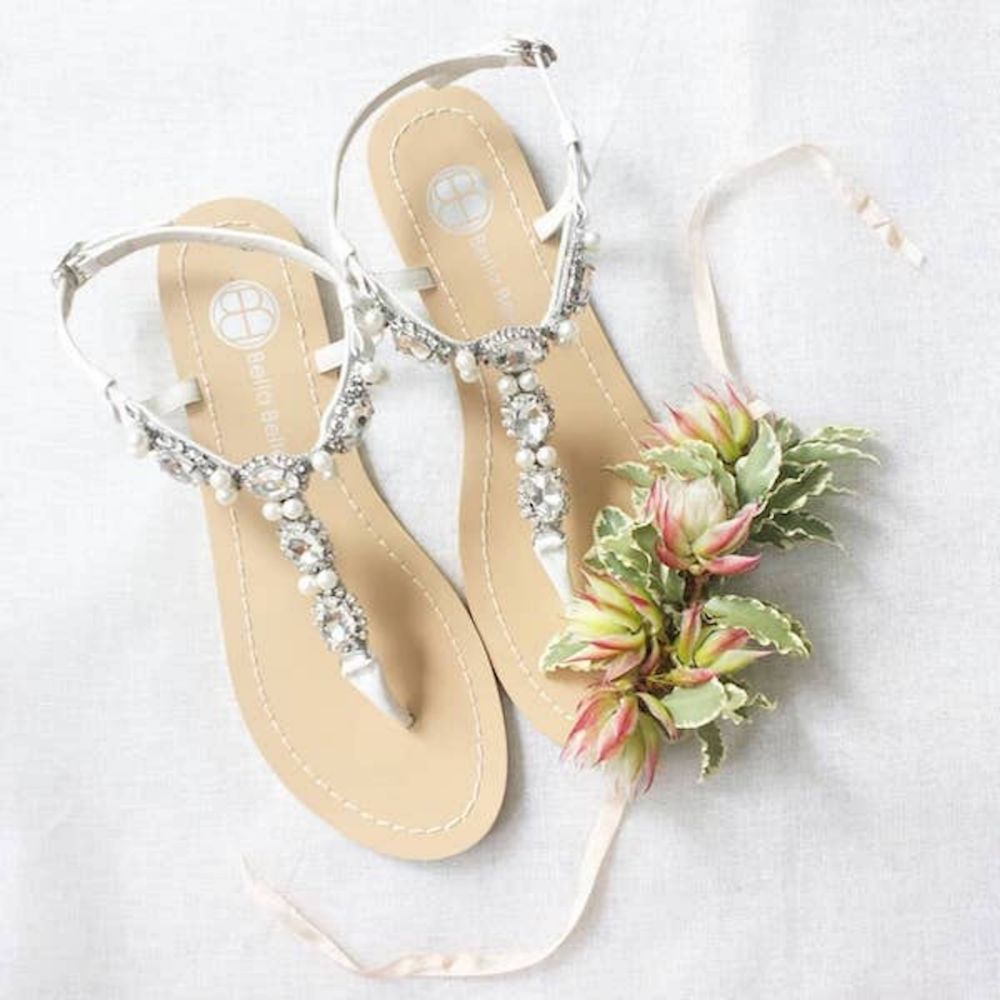 Monograph sammenholdt Prime White Leather and Pearl Dressy Flat Sandals for Wedding